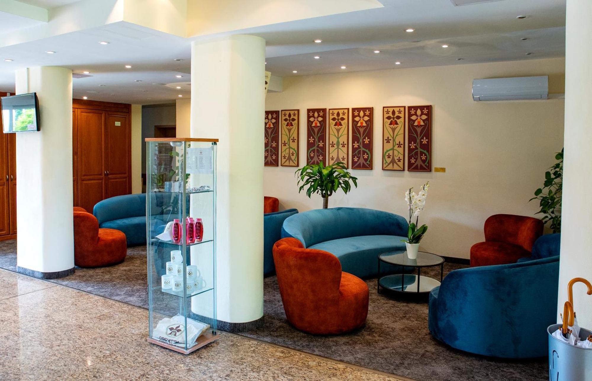 Orchidea Hotel Lipót Екстериор снимка