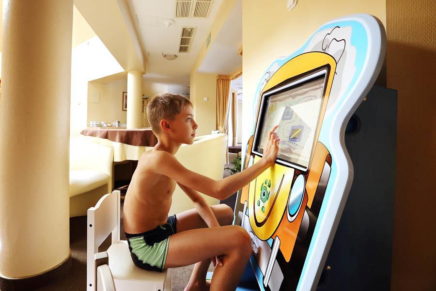 Orchidea Hotel Lipót Екстериор снимка
