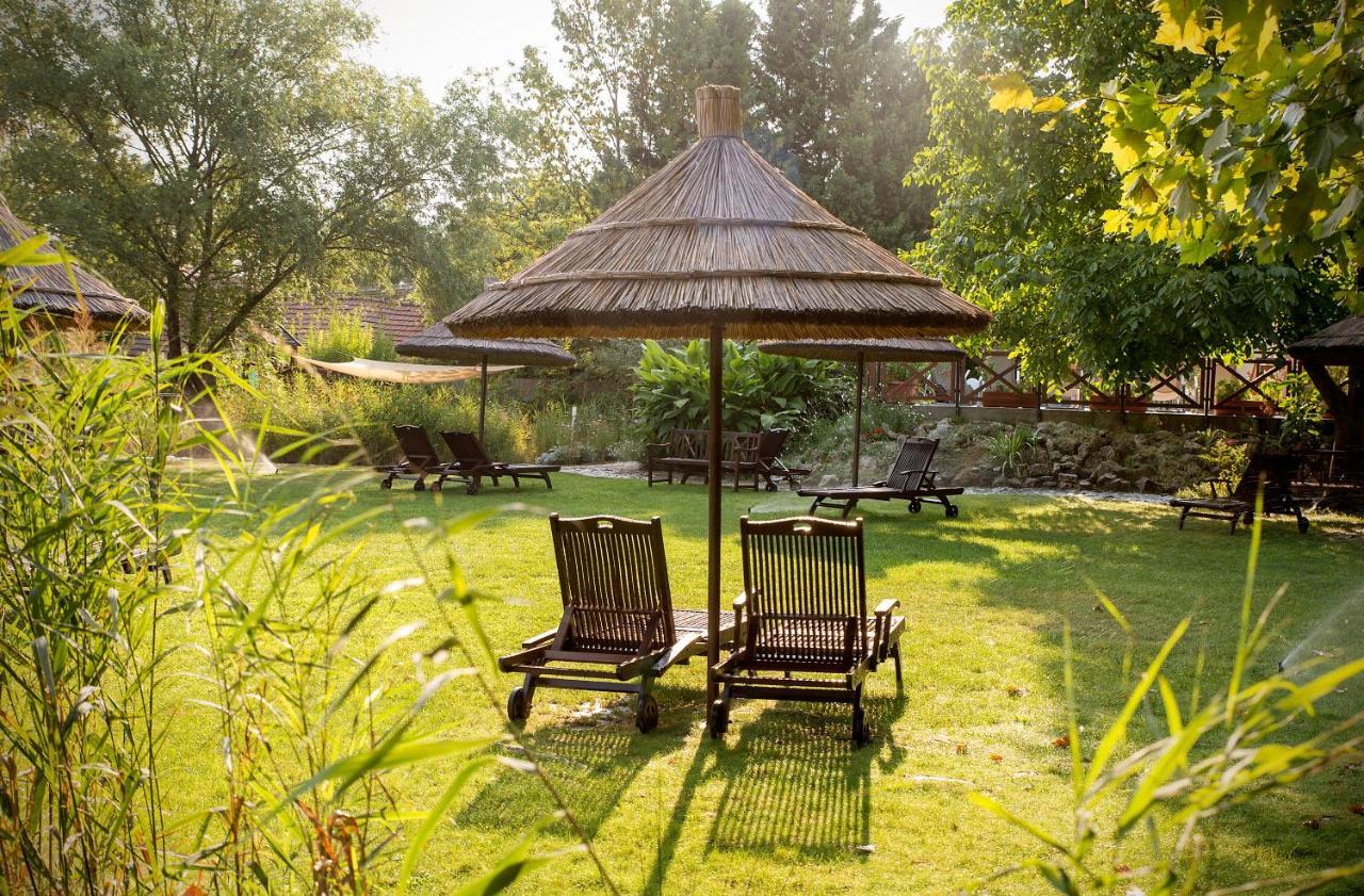 Orchidea Hotel Lipót Екстериор снимка