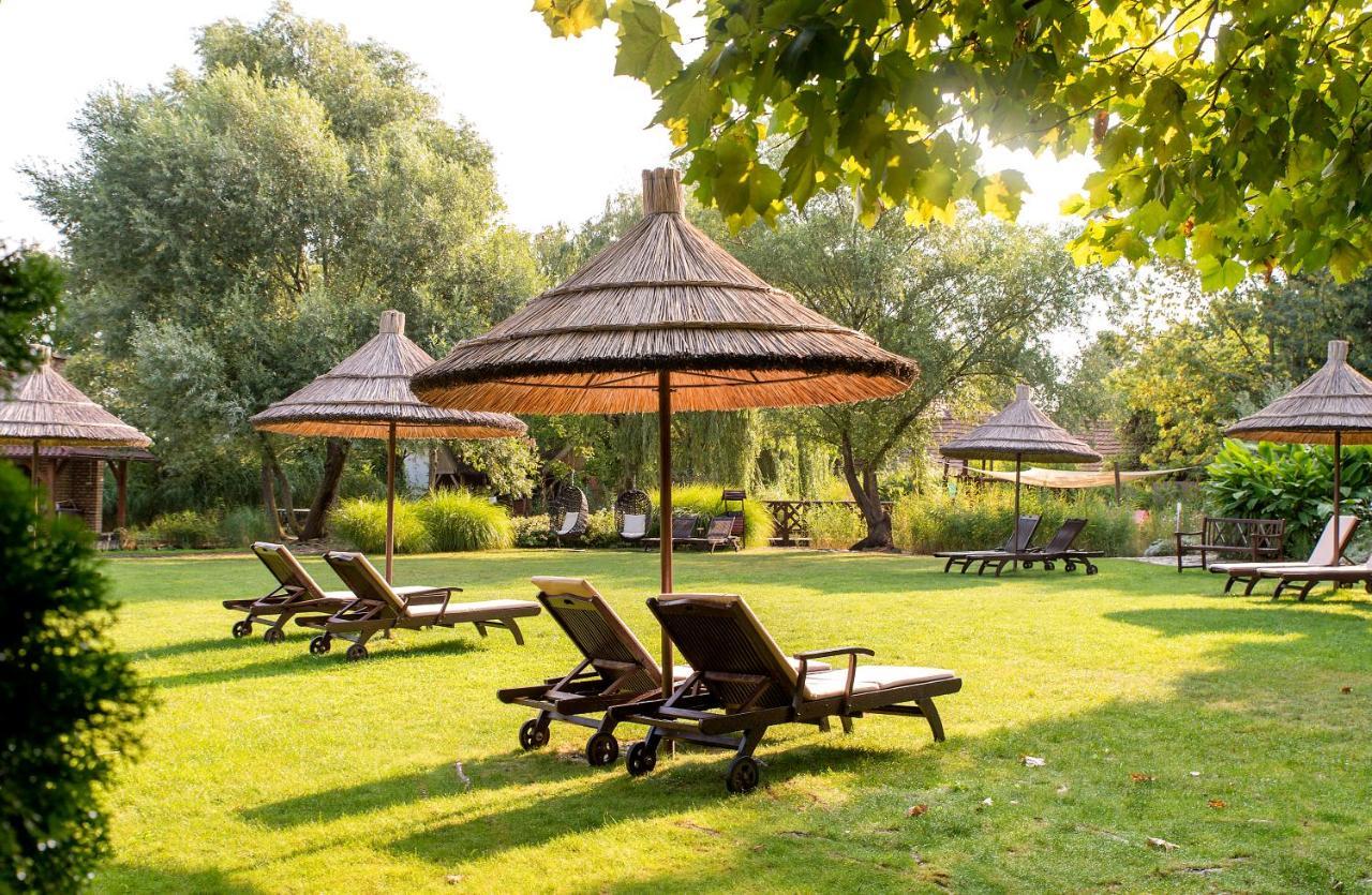 Orchidea Hotel Lipót Екстериор снимка